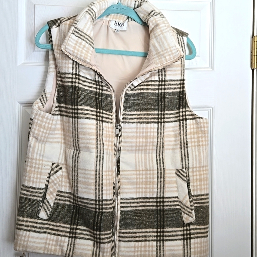 BKE Size Medium Women's Vest